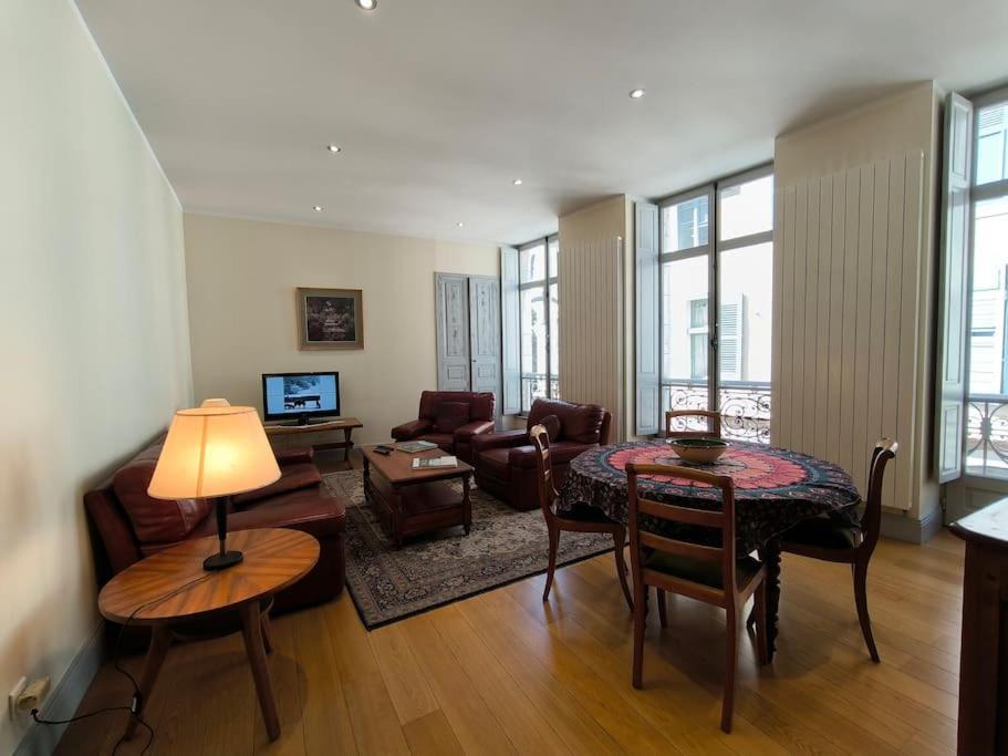 Spacieux-6 Pers-bien Equipe-quartier Du Chateau Appartement
