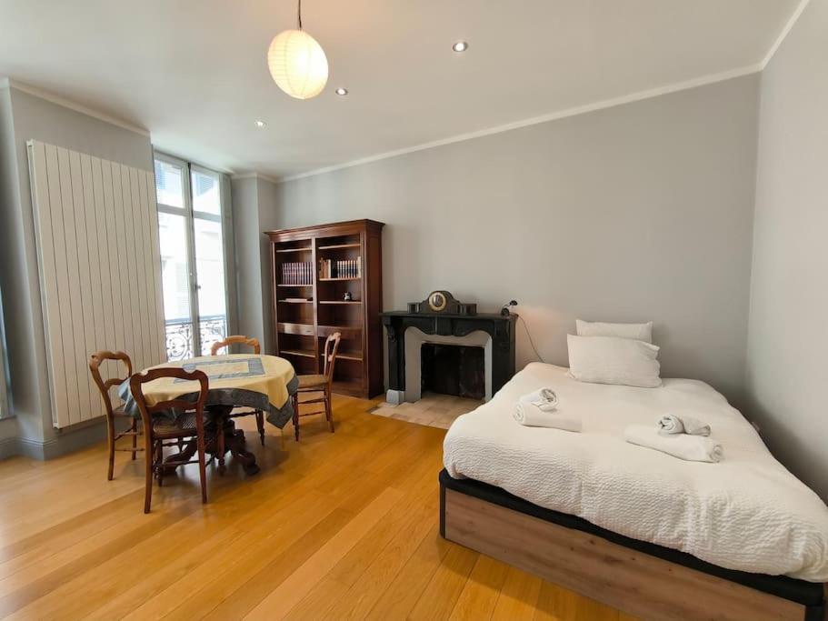 Appartement Spacieux-6 Pers-bien Equipe-quartier Du Chateau Pau
