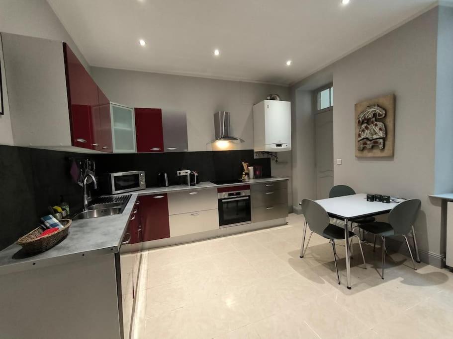 Appartement Spacieux-6 Pers-bien Equipe-quartier Du Chateau *